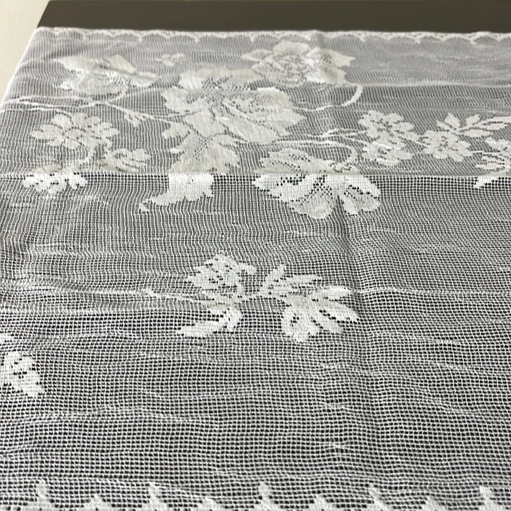 Heritage Lace table runner